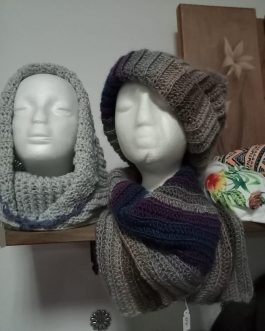 Capucha con bufanda, color gris y azul